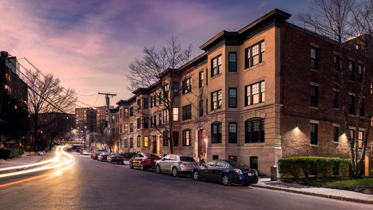 A Stylish Stay W/ A Queen Bed, Heated Floors.. #14 Brookline Exteriör bild
