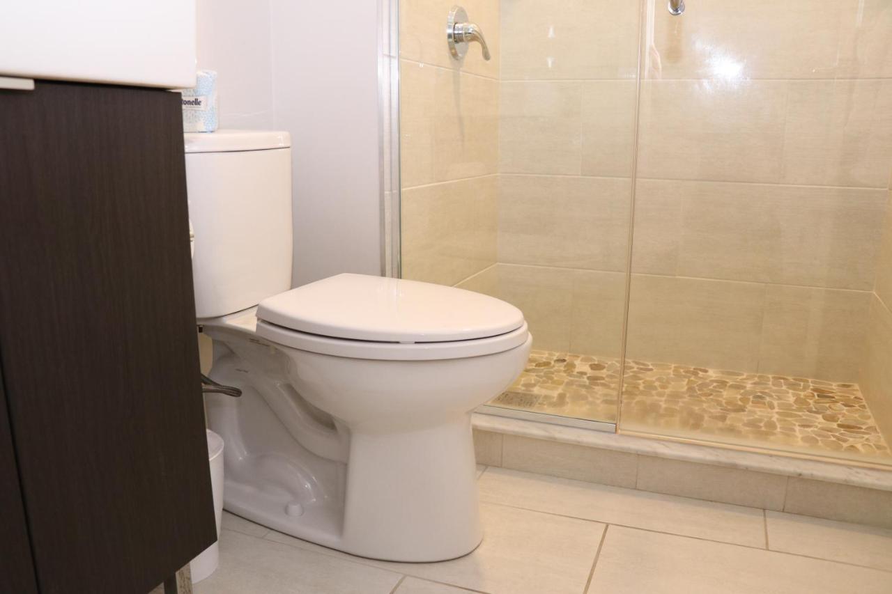 A Stylish Stay W/ A Queen Bed, Heated Floors.. #14 Brookline Exteriör bild