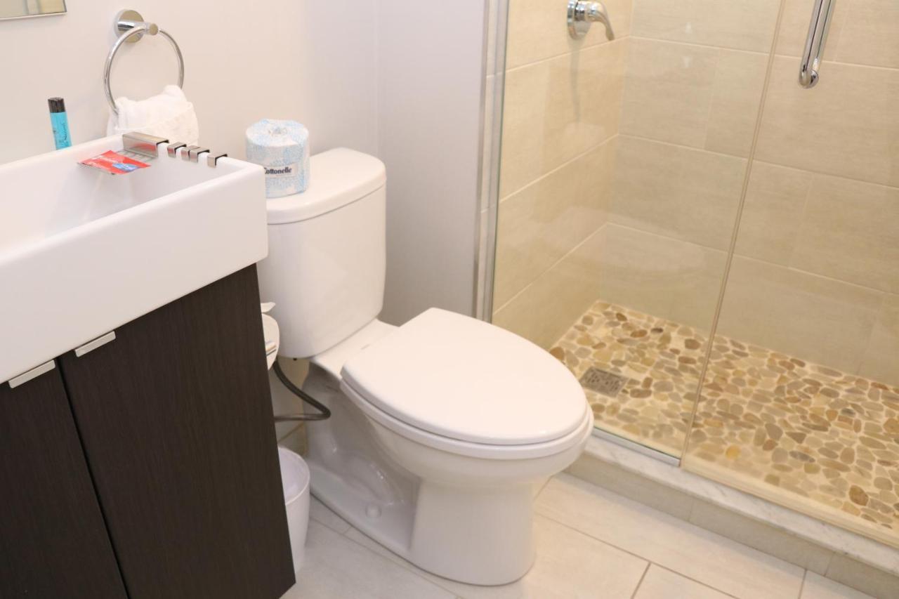 A Stylish Stay W/ A Queen Bed, Heated Floors.. #14 Brookline Exteriör bild